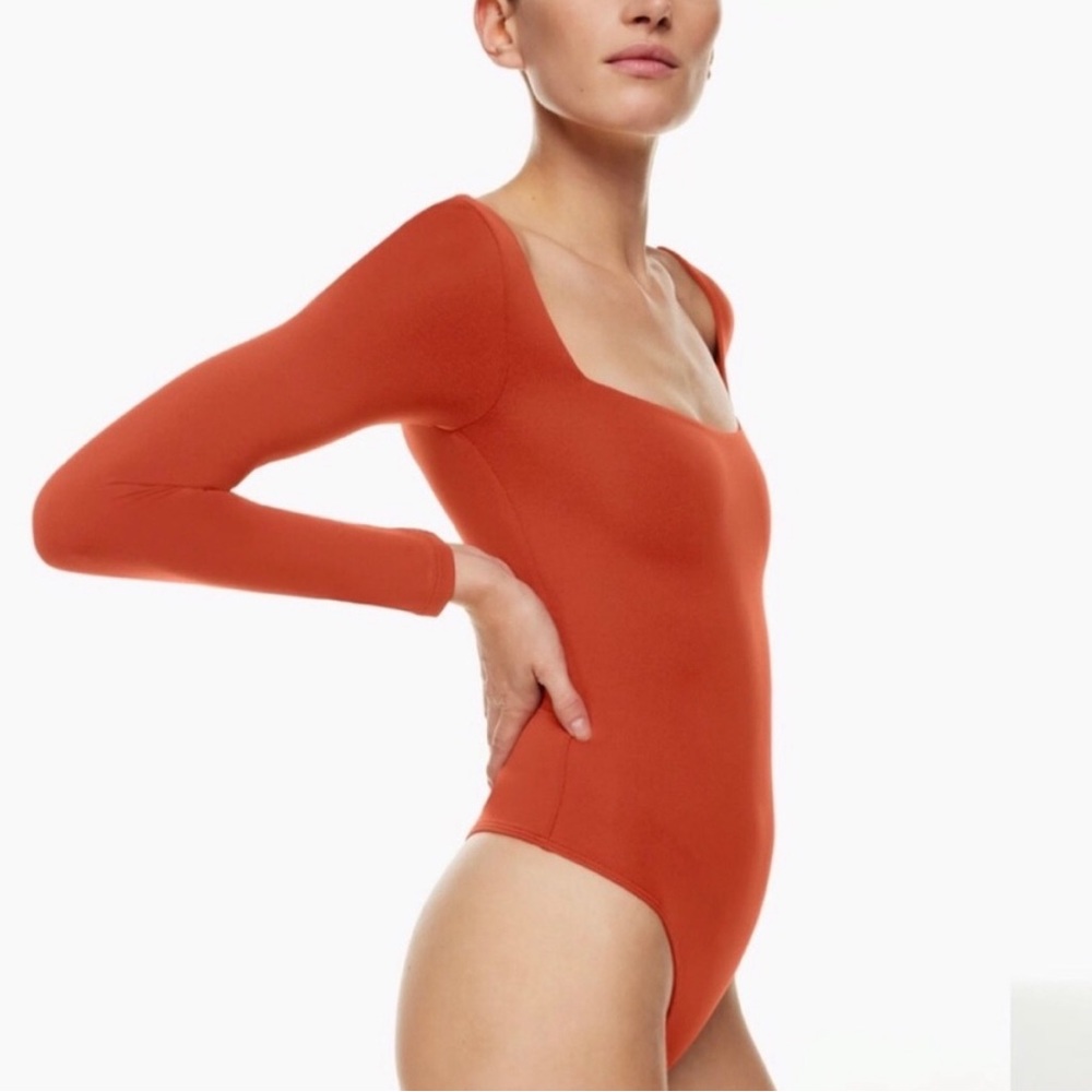 Aritzia BABATON Contour Squareneck Longsleeve Bodysuit Flambeau Red XS with Tags